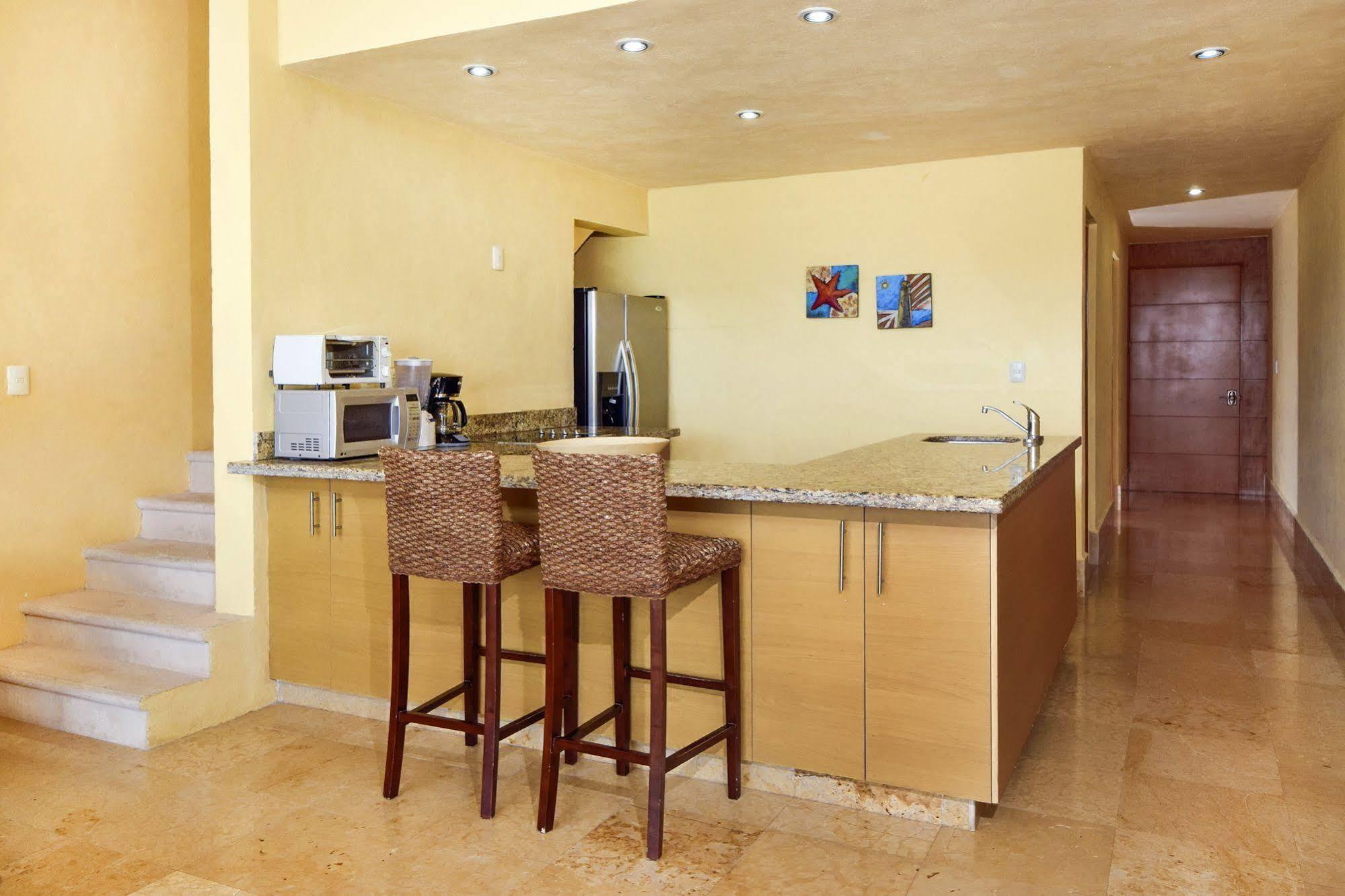 Ocean Plaza Condos Плая дел Кармен Екстериор снимка